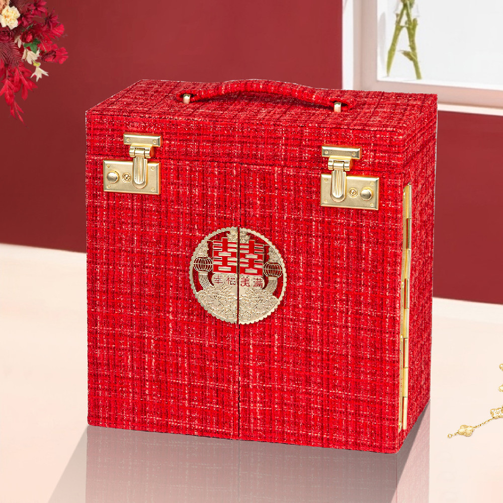 Personalized jewelry box with lock